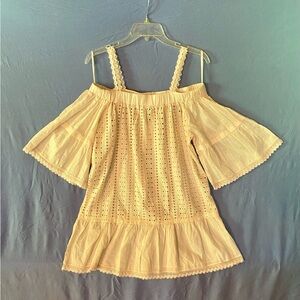 🌺Romeo + Juliet Couture Beach Eyelet Cold Shoulder Top🌺 NWT